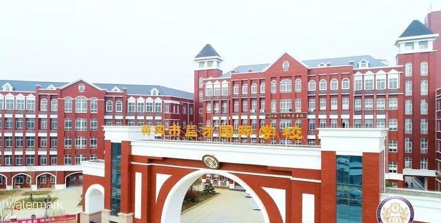 湖北省黃岡市益才國際學(xué)?！腔坌@人臉識別測溫閘機(jī)項目