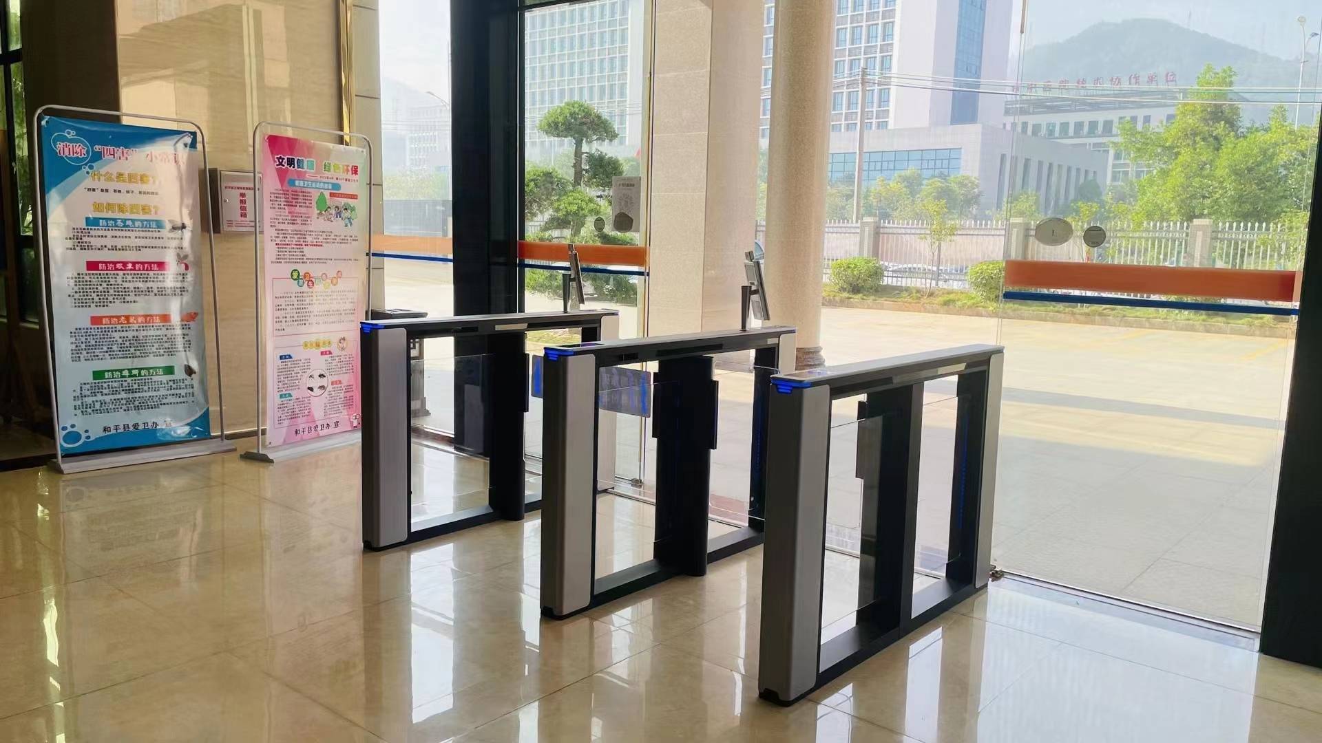 智慧防疫電子哨兵通行系統(tǒng)，刷手機(jī)刷身份證都行