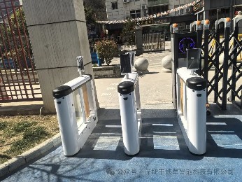 鐵軍智能閘機(jī)廠家為您介紹：校園人行通道閘常見(jiàn)的幾款閘機(jī)
