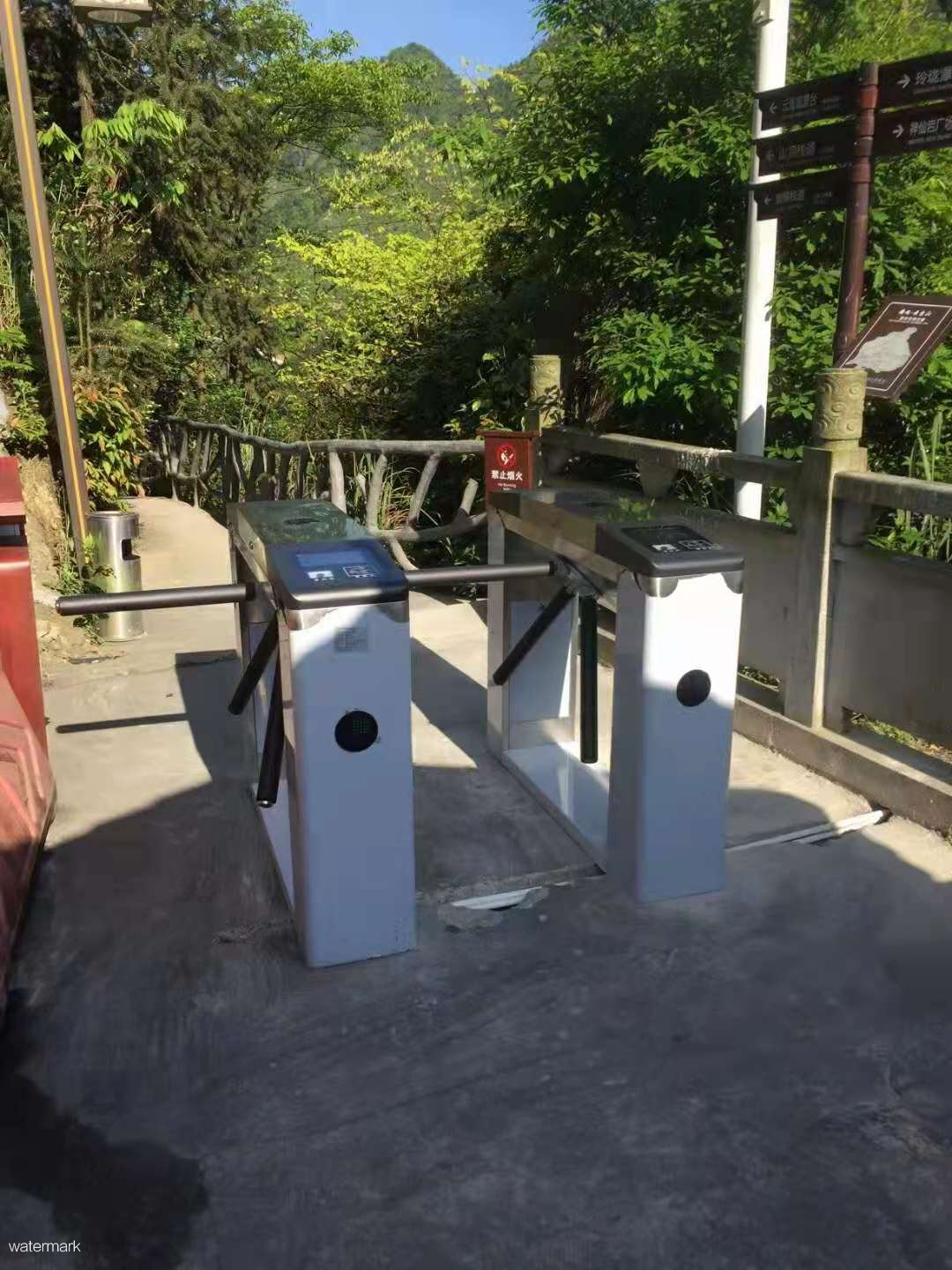 如何選擇景區(qū)智能門禁閘機(jī)及說明