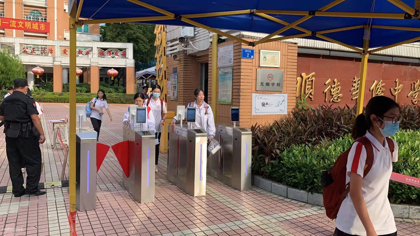 測(cè)溫健康碼人臉識(shí)別門禁閘機(jī)防疫考勤一體化解決