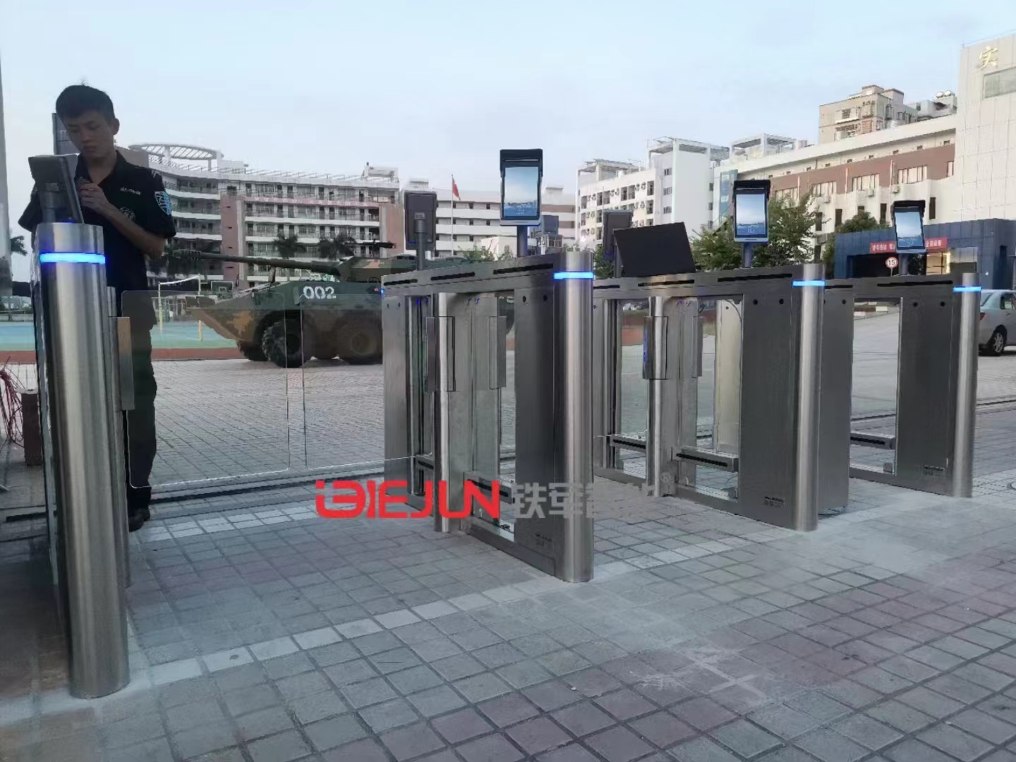 校園安裝人臉識(shí)別門禁閘機(jī)保障安全必不可少