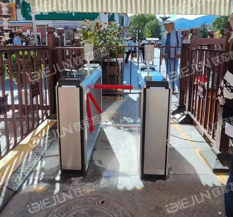景區(qū)選擇驗票掃碼閘機為游客提供便捷舒適的入園方式和實現(xiàn)出入口智能化管理