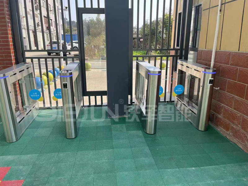 校園出入口選擇哪一種閘機(jī)比較合適？