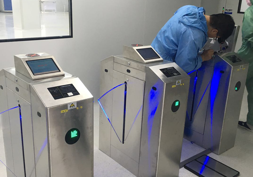 無塵車間出入口ESD防靜電通道閘機(jī)的解決方案
