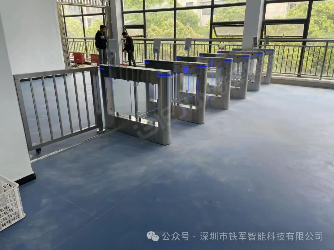 無感通行+實時預(yù)警：閘機(jī)如何為校園安全加碼？